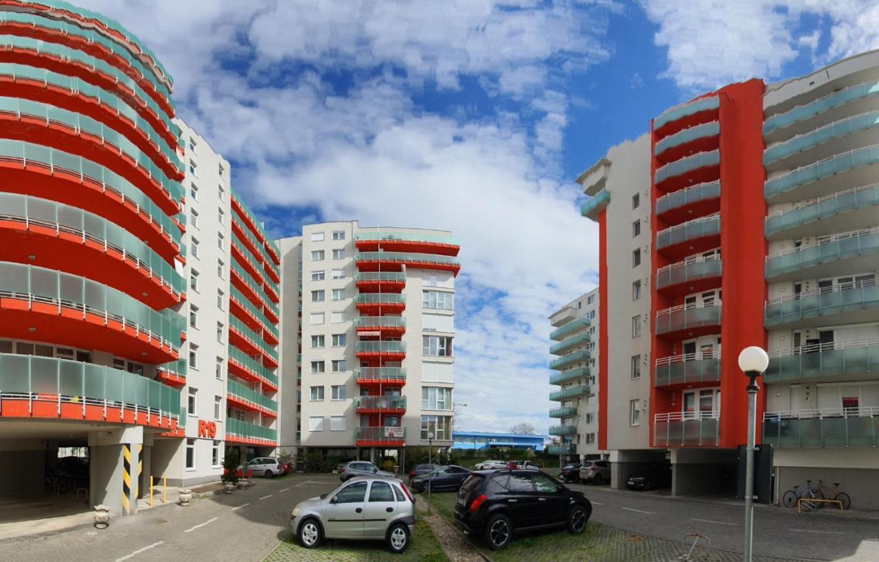 オラデアRoyal Central Apartamentアパートメント エクステリア 写真