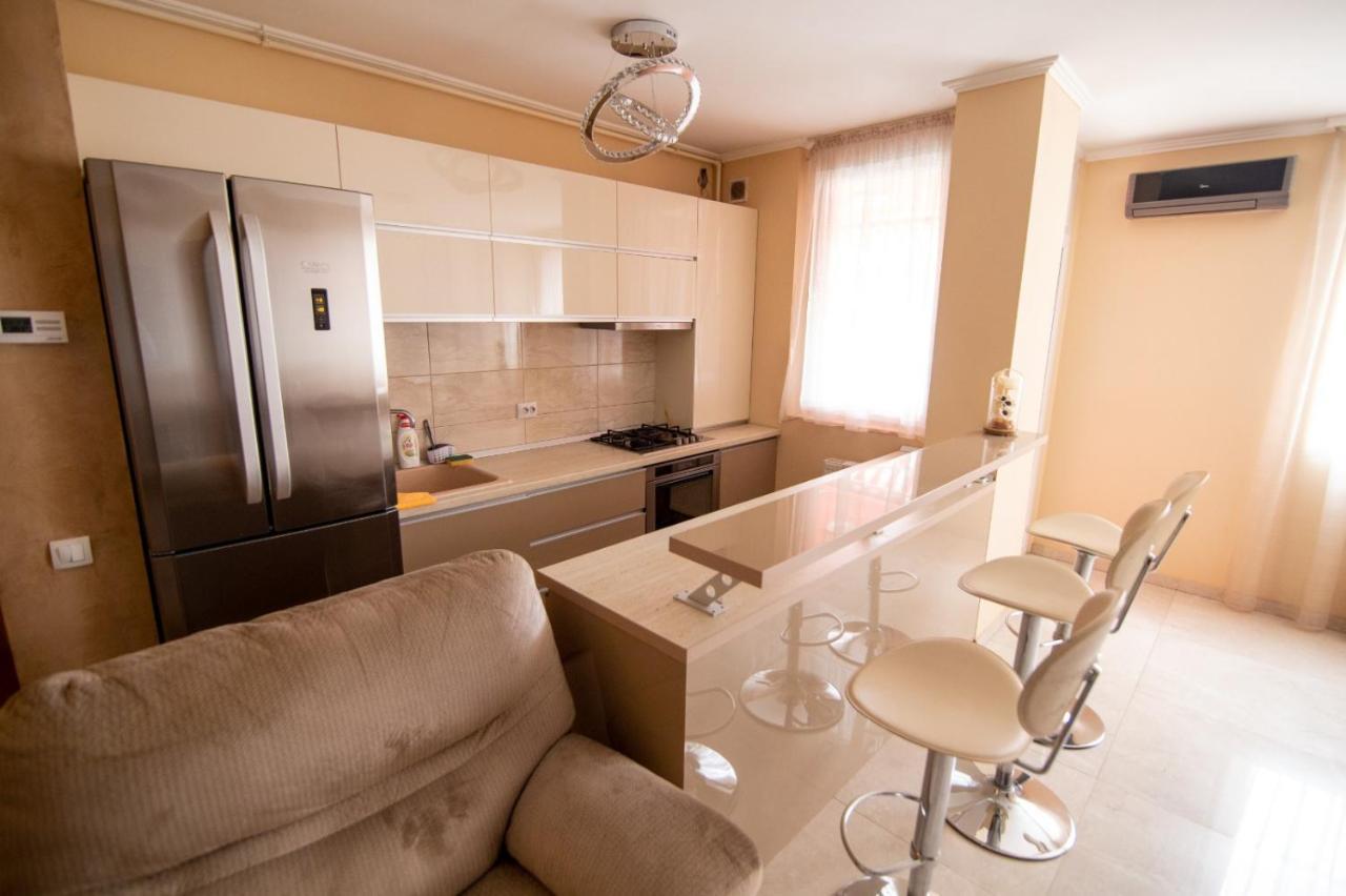 オラデアRoyal Central Apartamentアパートメント エクステリア 写真