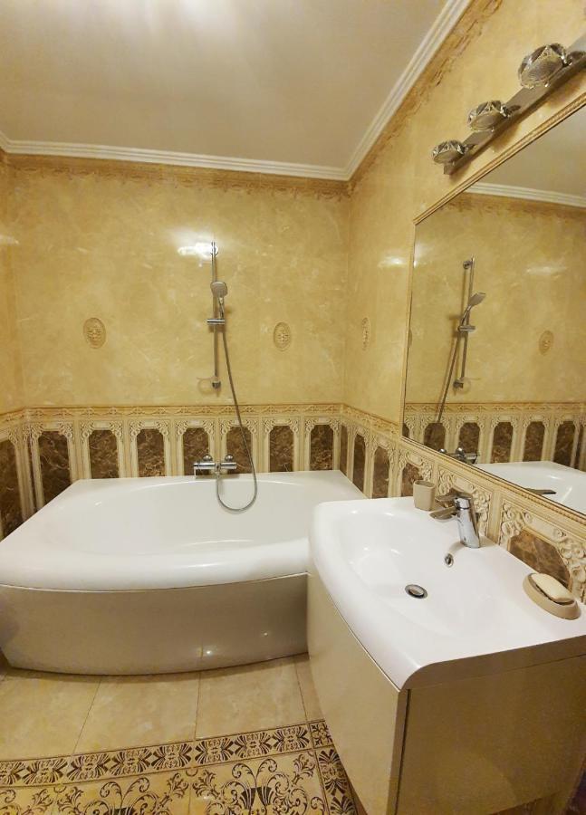 オラデアRoyal Central Apartamentアパートメント エクステリア 写真
